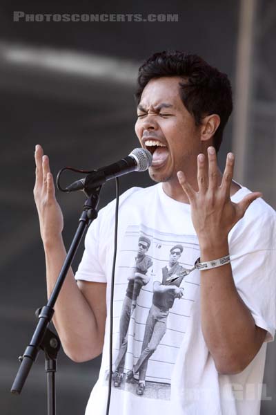 THE TEMPER TRAP - 2009-07-30 - PAREDES DE COURA (Portugal) - Praia do Tabuao - 